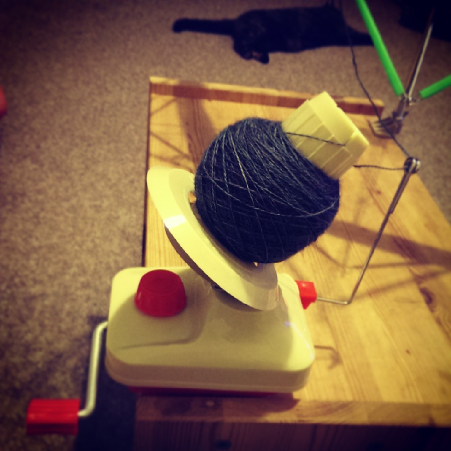 Yarn ball winder