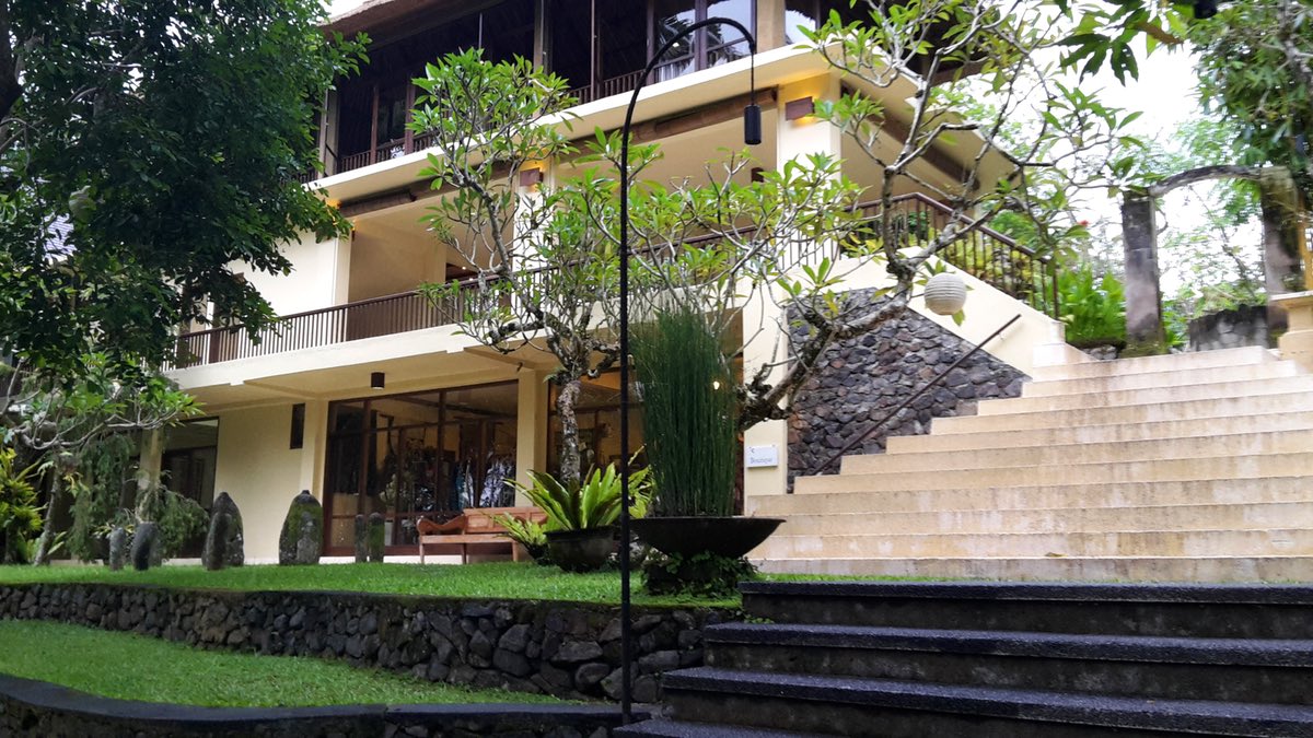 view of reception and boutique from the courtyard